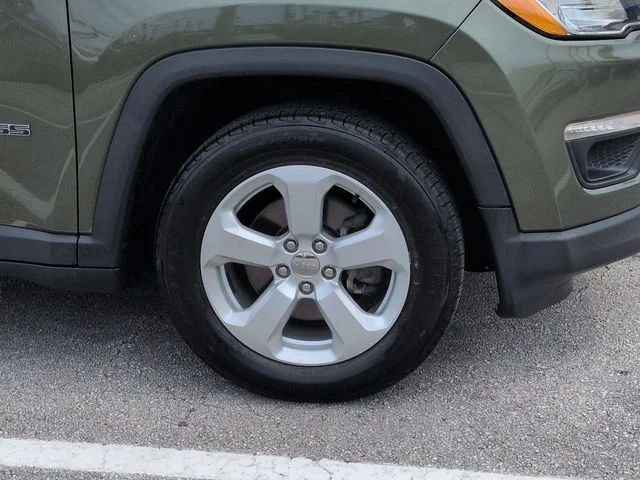Certified Used 2020 Olive Green Pearlcoat Jeep Latitude image 11