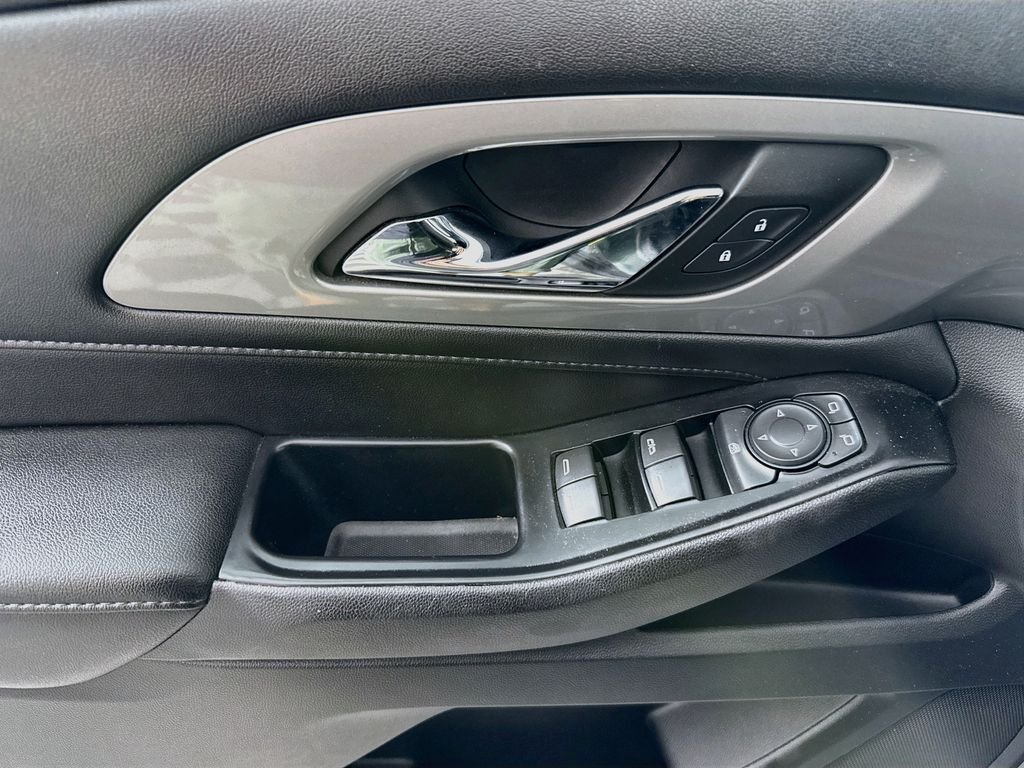 Used 2022 Green Chevrolet LT image 17