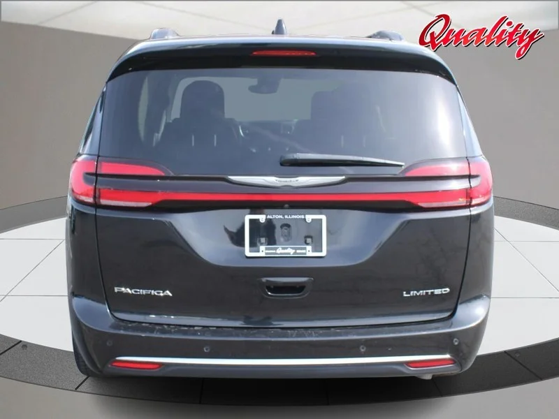 Used 2023 Brilliant Black Crystal Pearlcoat Chrysler Limited image 4