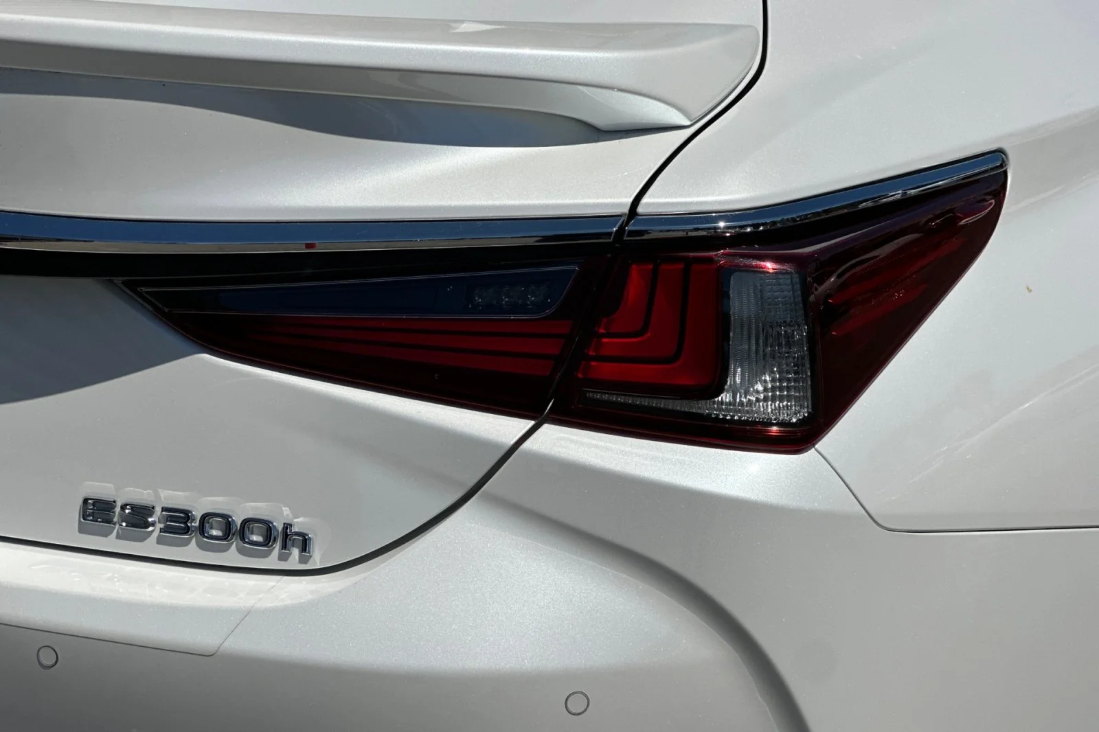 Used 2019 WHITE Lexus ES 300h image 27