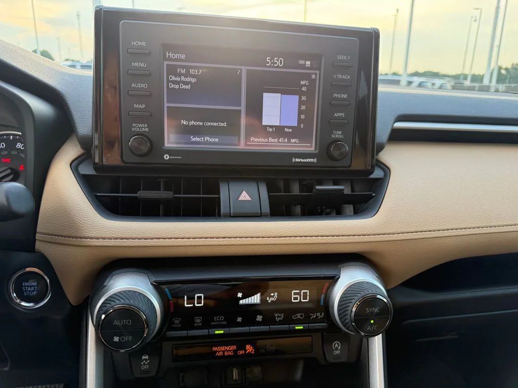 Used 2022 White Toyota XLE image 11