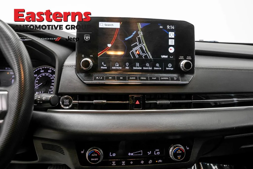 Used 2022 White Mitsubishi SE image 12