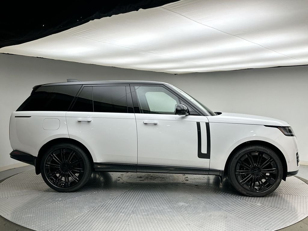 New 2026 Fuji White Land Rover SE image 4