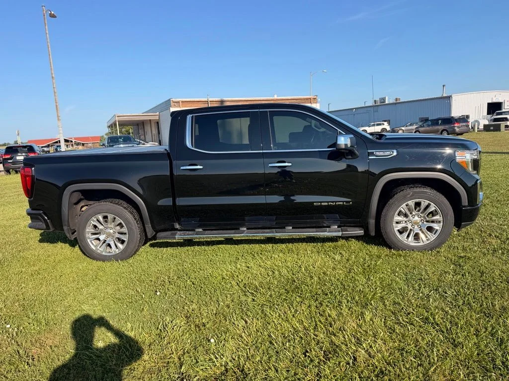 Used 2020 Onyx Black GMC Denali image 4