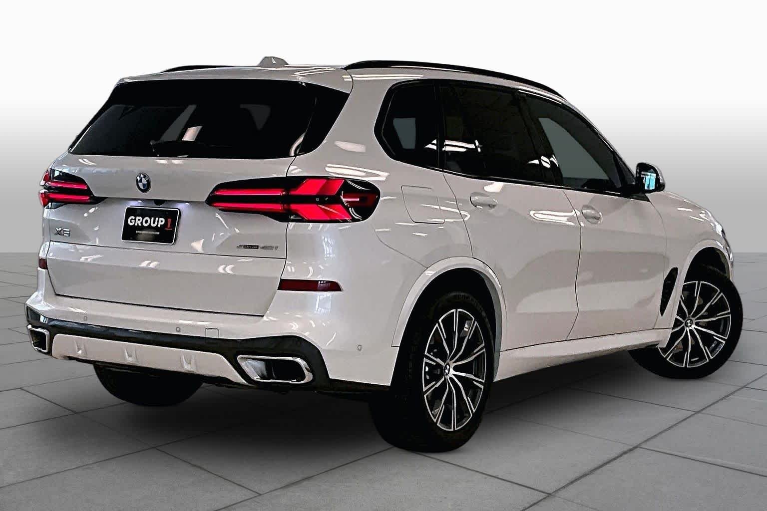 Used 2025 Mineral White Metallic BMW sDrive40i image 12