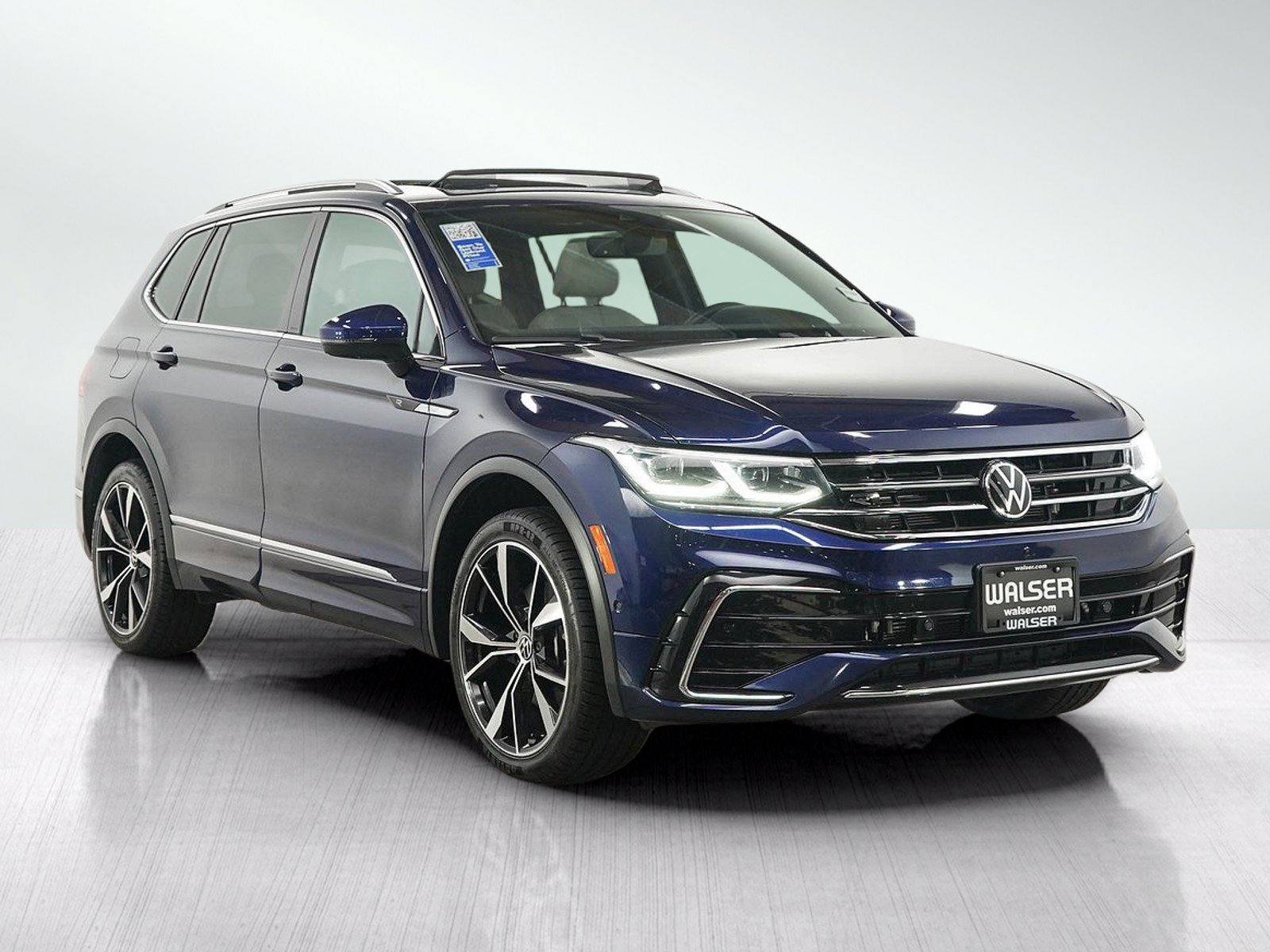 Used 2024  Volkswagen SEL R-Line image 7