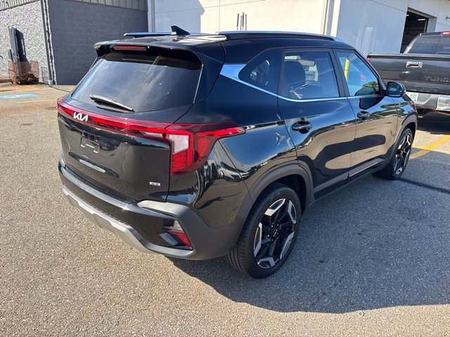 Used 2024 Fusion Black Kia SX image 5