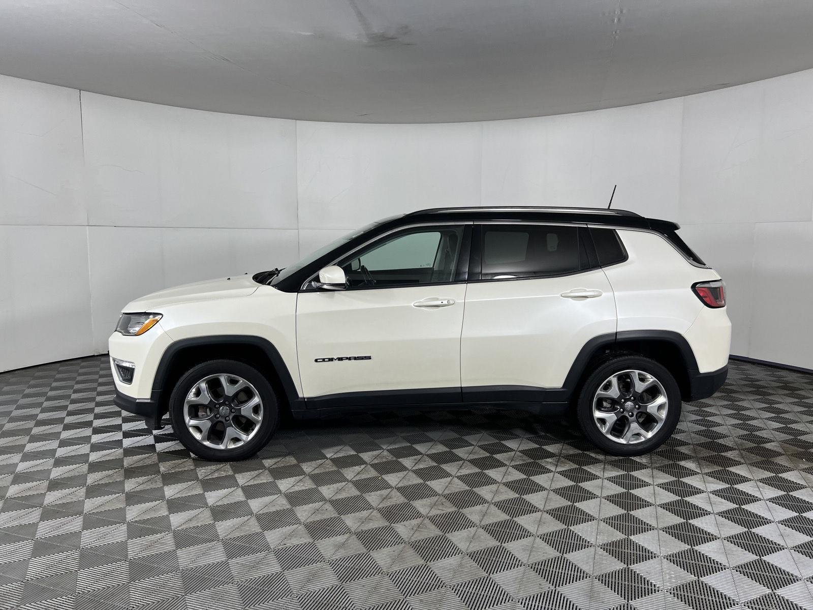 Used 2019 Pearl White Tri-Coat Jeep Limited image 6