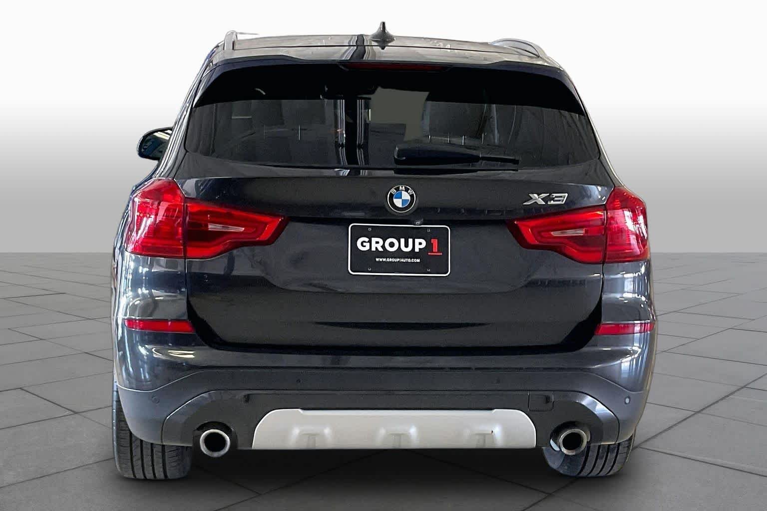 Used 2018 Dark Graphite Metallic BMW xDrive30i image 4