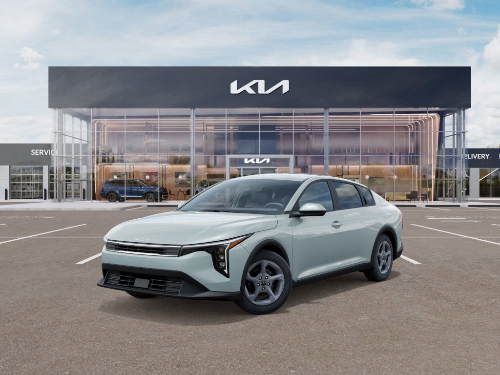 2025 Kia K4 LXS photo 2