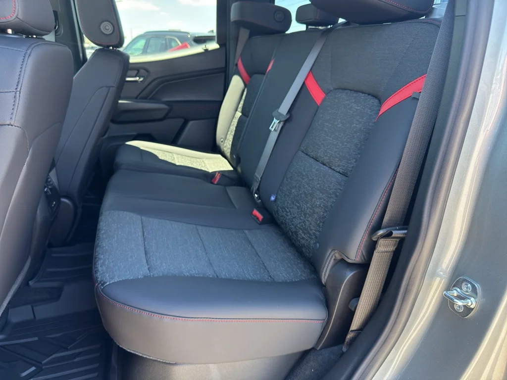 2026 Chevrolet Colorado Z71 - Photo 14