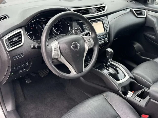 Used 2015 Silver Nissan SL image 2