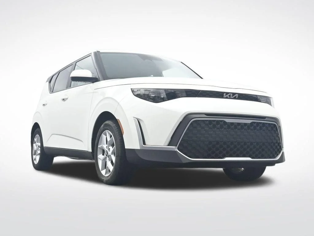 Used 2025 White Kia LX image 32