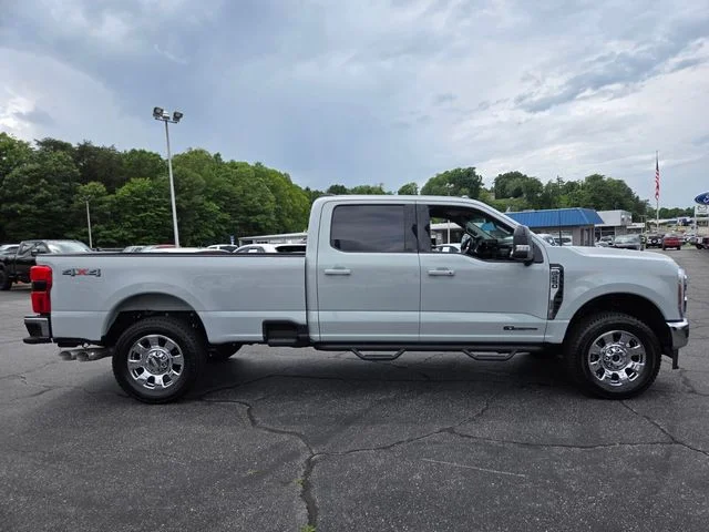 Used 2026 White Ford Lariat image 9