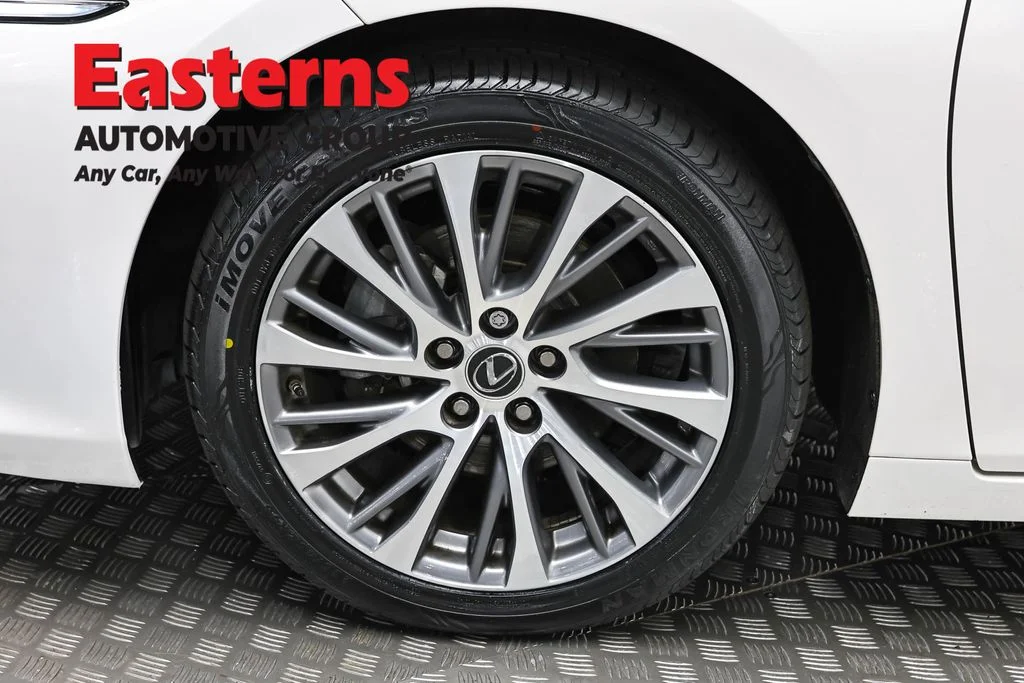 Used 2021 White Lexus 350 image 34