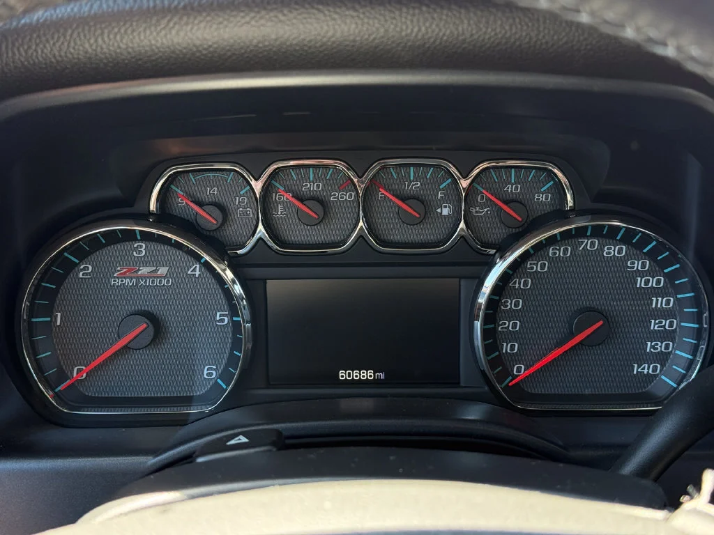 Used 2015 SILVER ICE METALLIC Chevrolet LT image 9