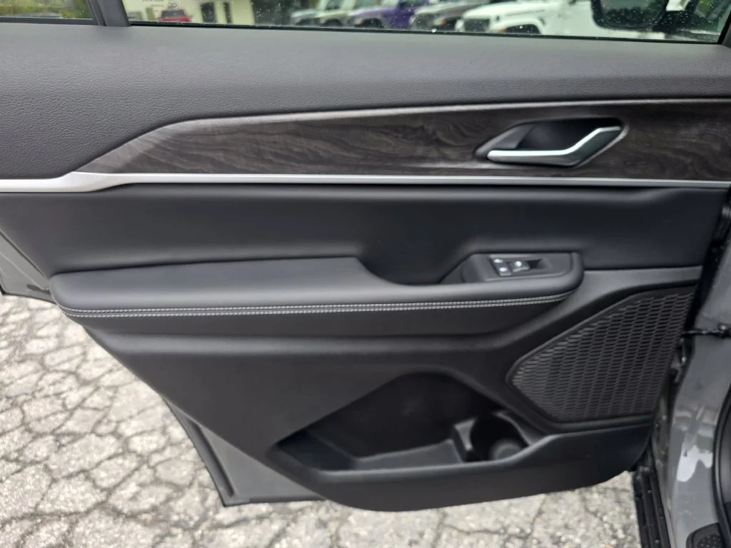 New 2027 Gray Jeep Laredo Altitude image 37