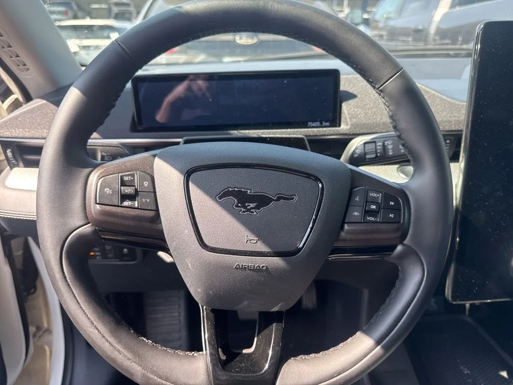 Used 2023 White Ford Select image 17