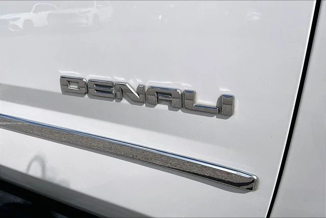 Used 2019 White GMC Denali image 8