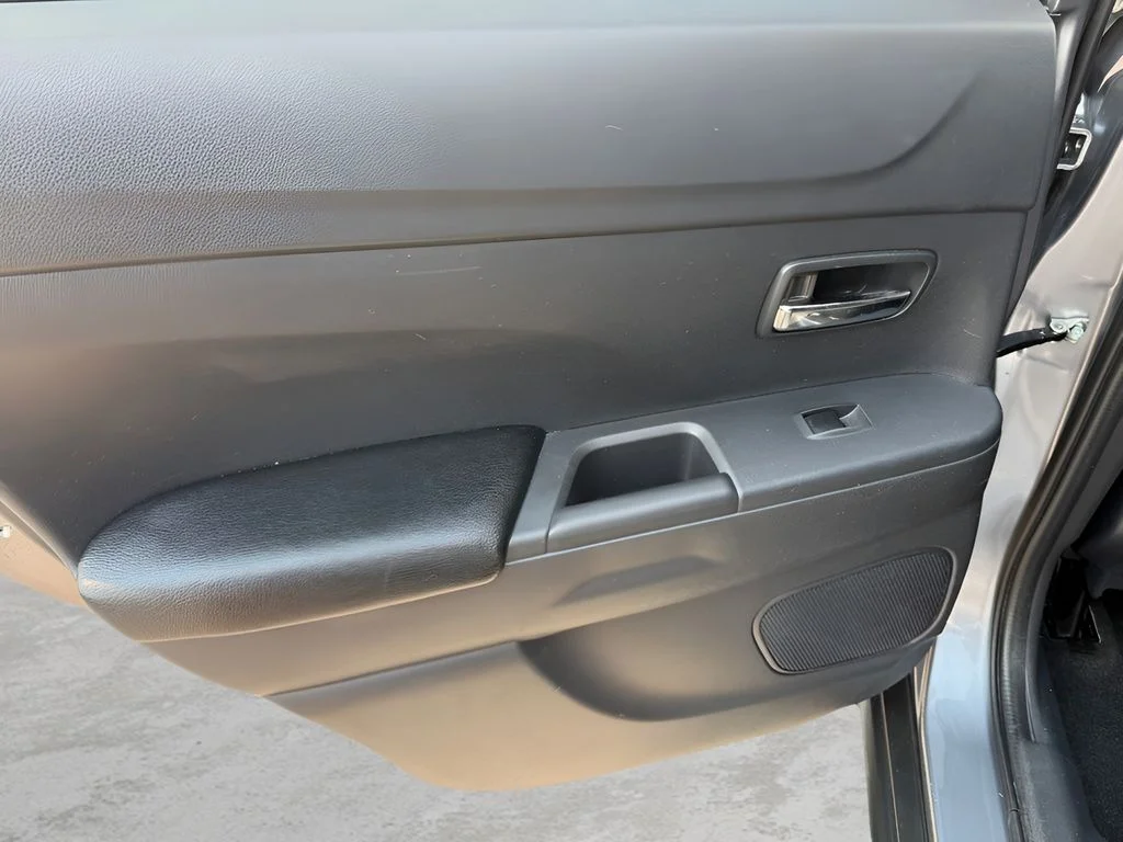 Used 2017 Silver Mitsubishi 2.0 ES image 10
