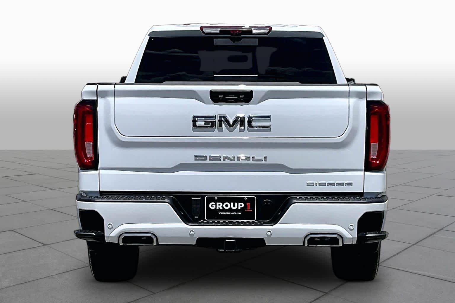 Used 2026 Glacier White Tricoat GMC Denali Ultimate image 5