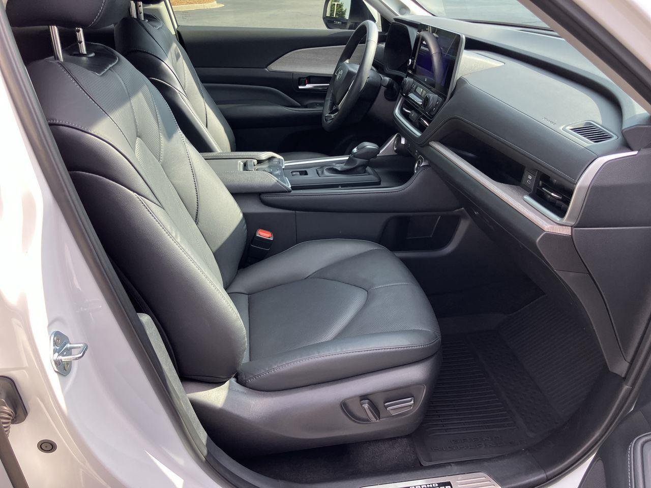 Used 2025 White (Wind Chill Pearl) Toyota Limited image 39