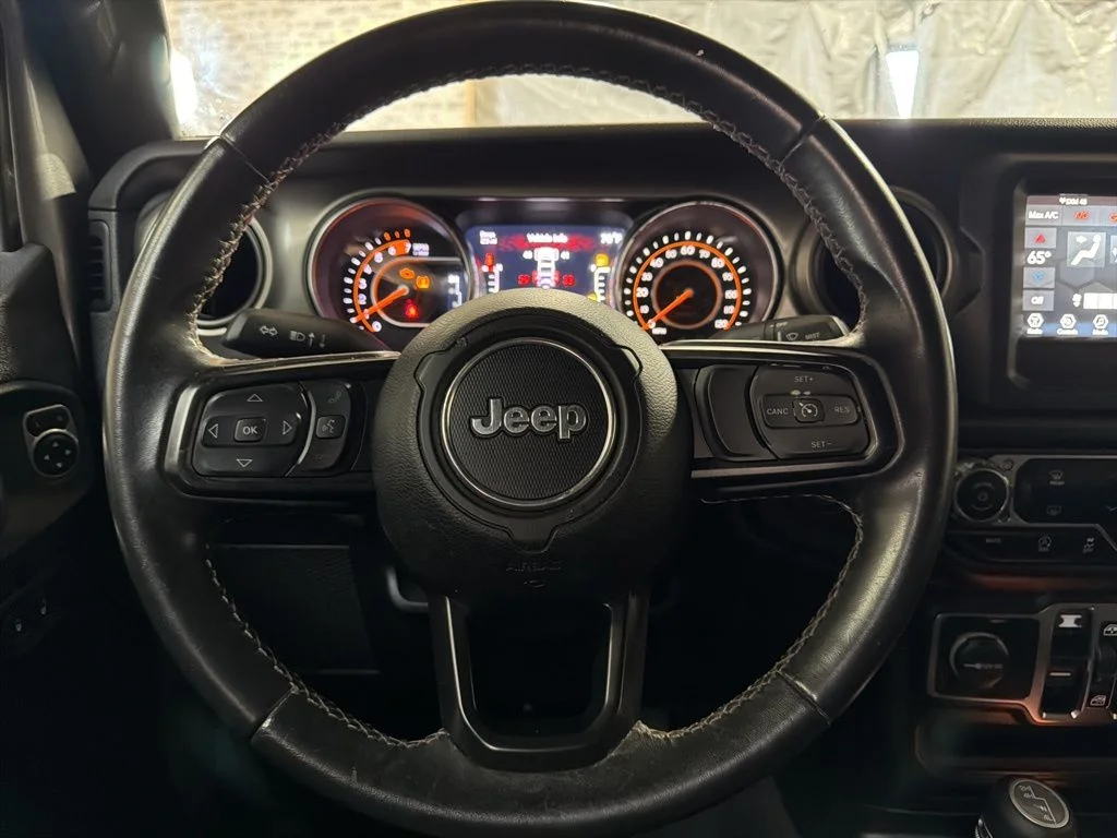 Used 2021 Silver Jeep Unlimited Sport image 16