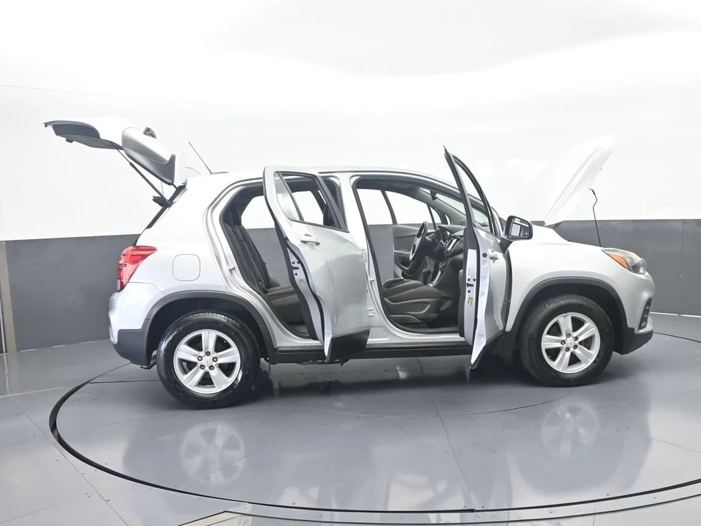 Used 2017 Silver Ice Metallic Chevrolet LS image 68