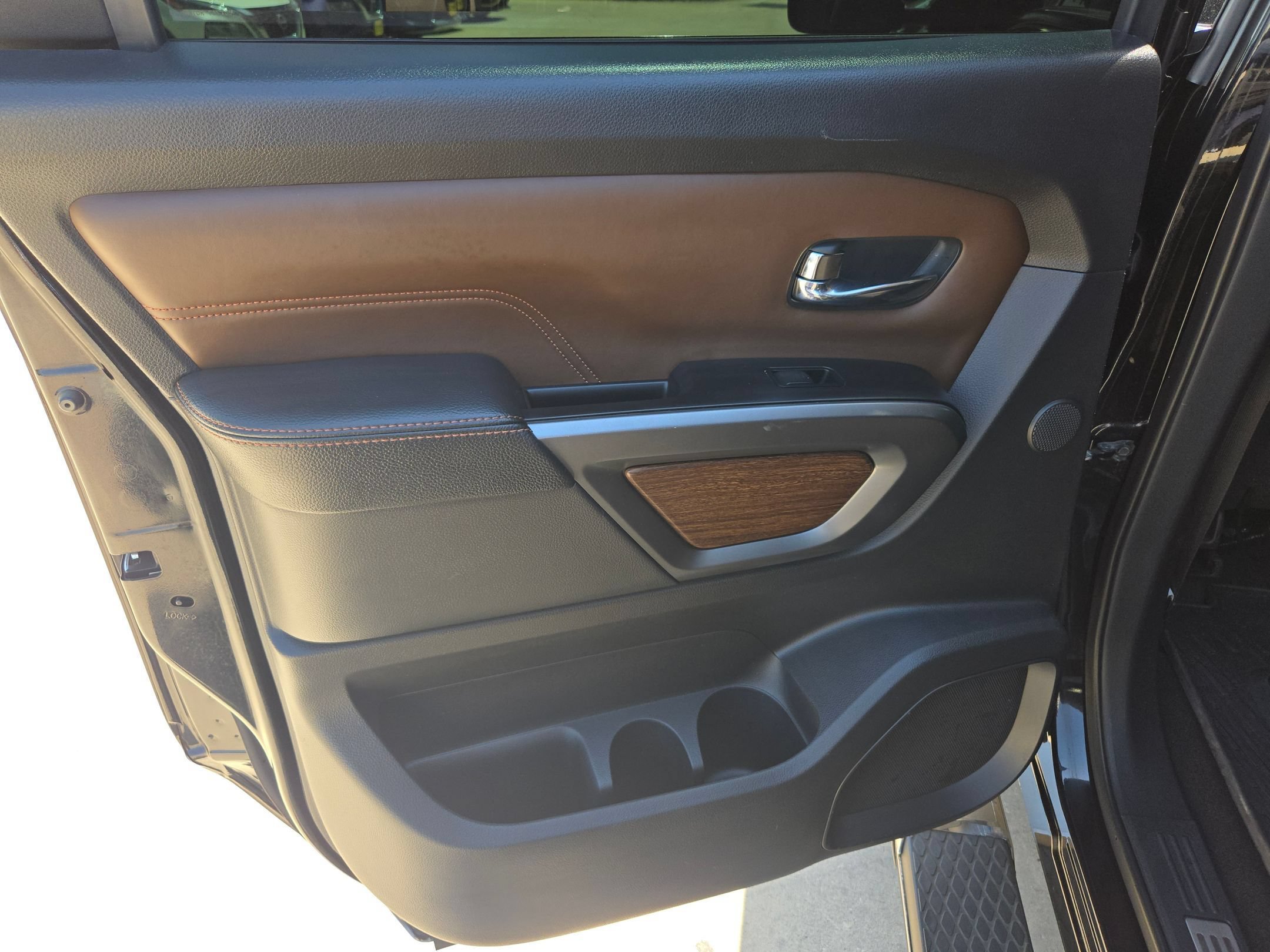 Used 2016 Magnetic Black Nissan Platinum Reserve image 15
