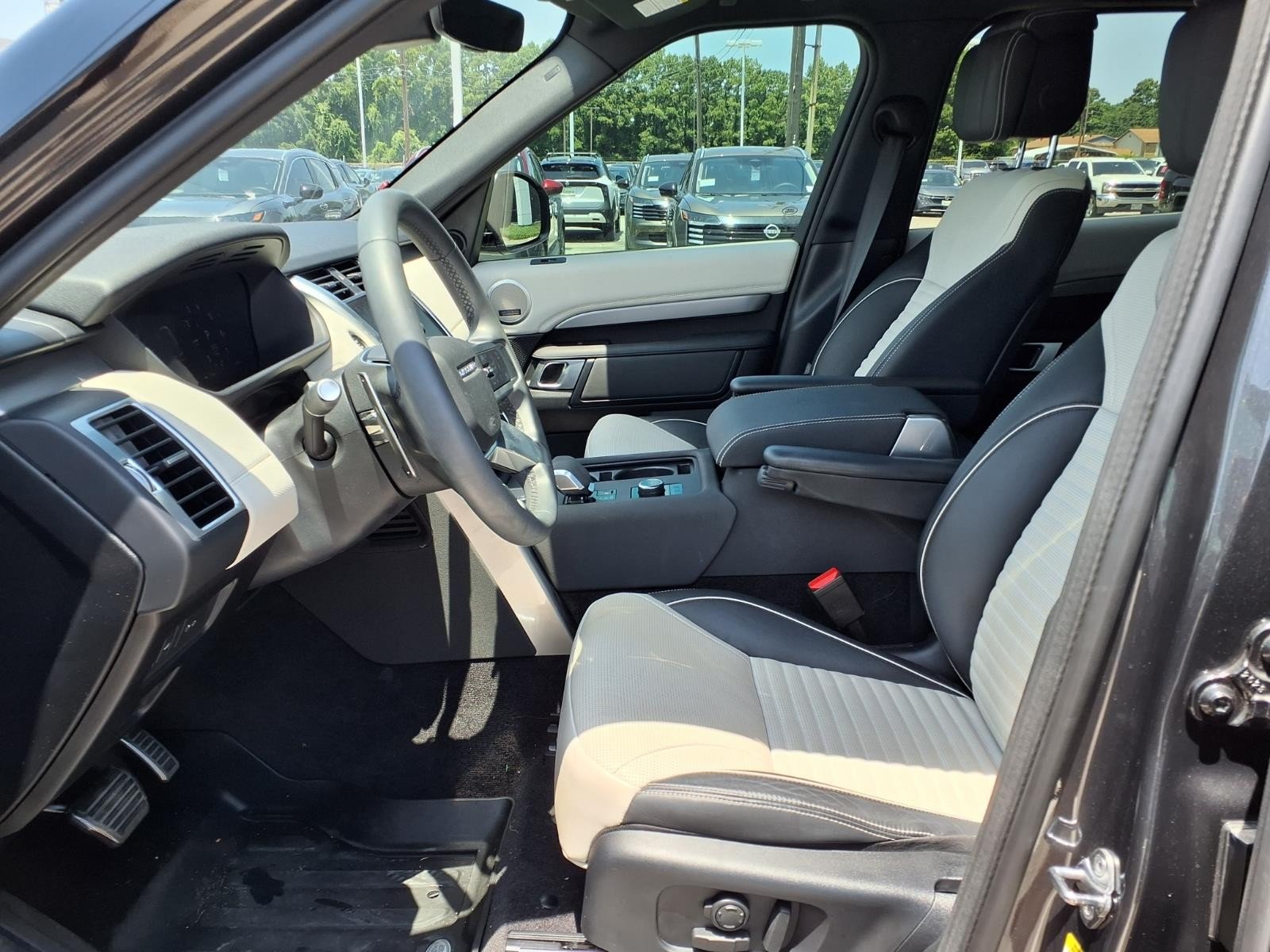 2024 Land Rover Discovery Dynamic SE  at HGreg Houston