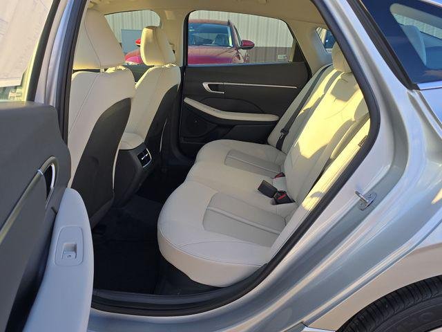 New 2025 Silver Hyundai SEL image 21