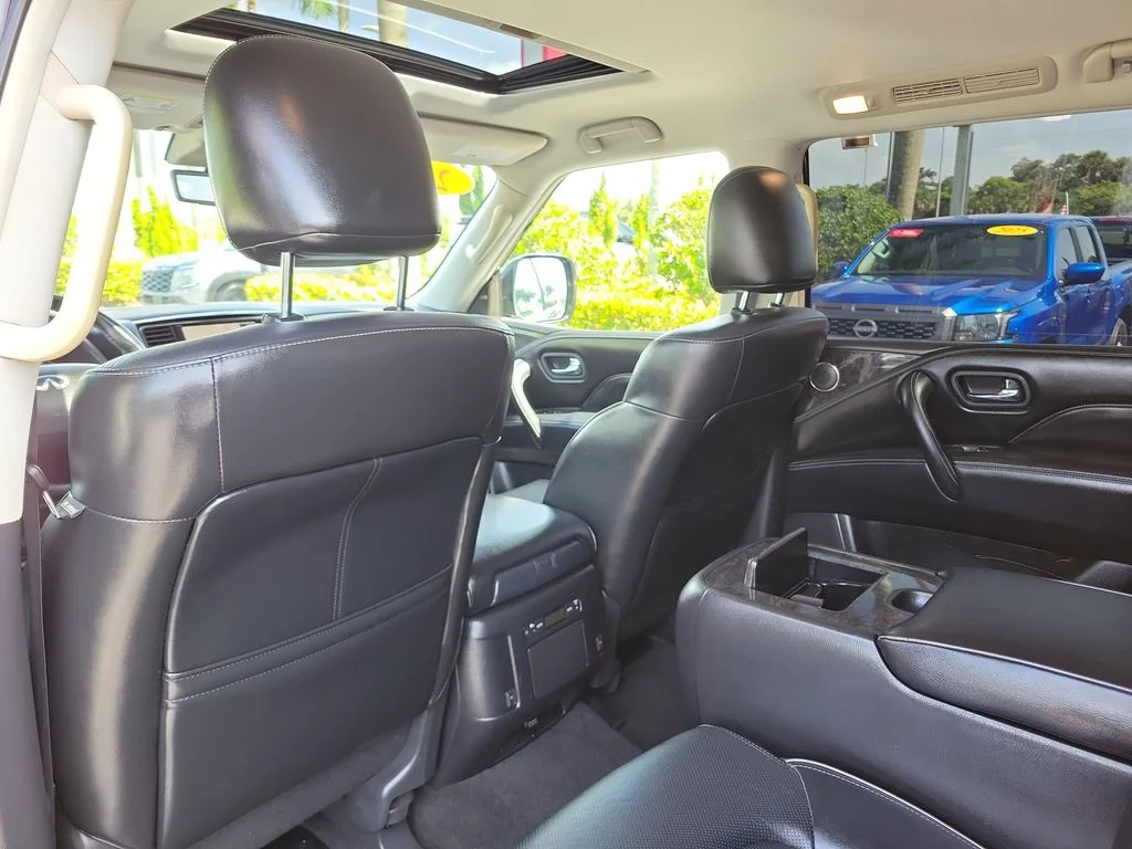 Used 2021 Black INFINITI LUXE image 11