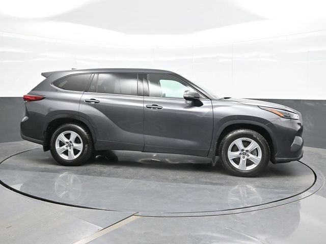 Used 2022 Gray Toyota LE image 8