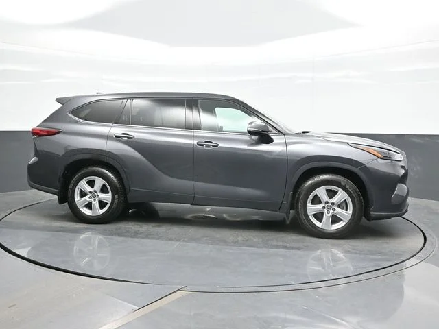 Used 2022 Gray Toyota LE image 8