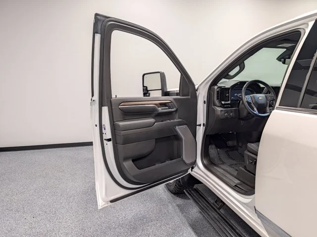 Used 2024 Beige Chevrolet High Country image 9