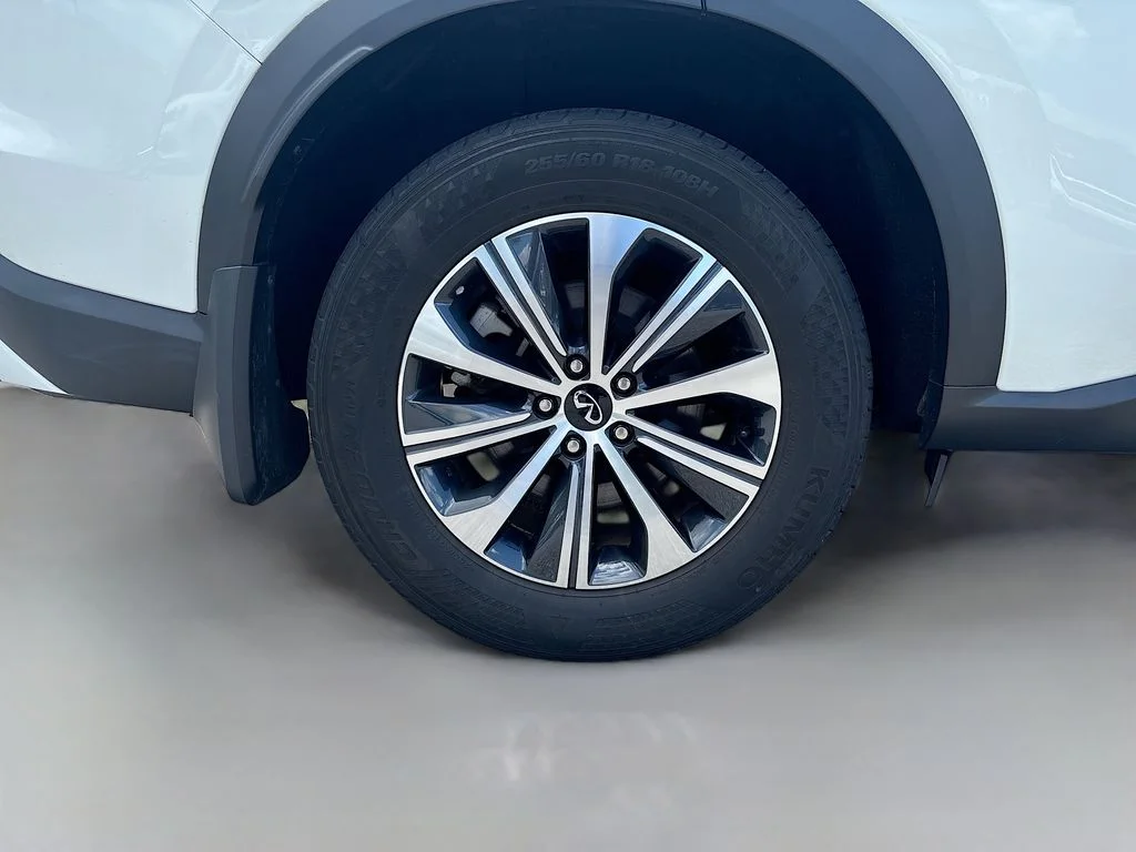 Used 2024 White INFINITI PURE image 14