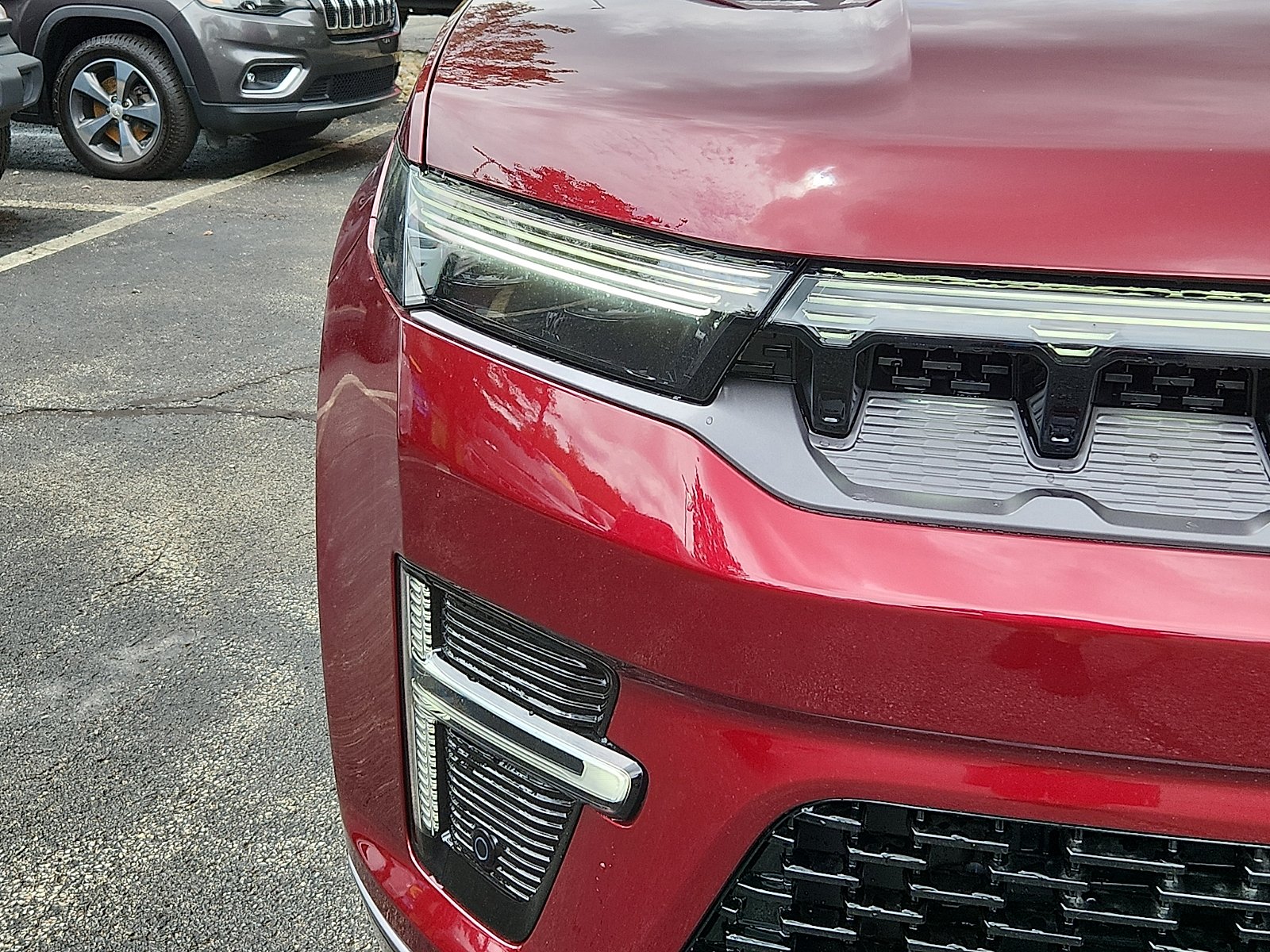 New 2026 Velvet Red Pearl-Coat Exterior Paint Jeep Upland 4x4 image 9