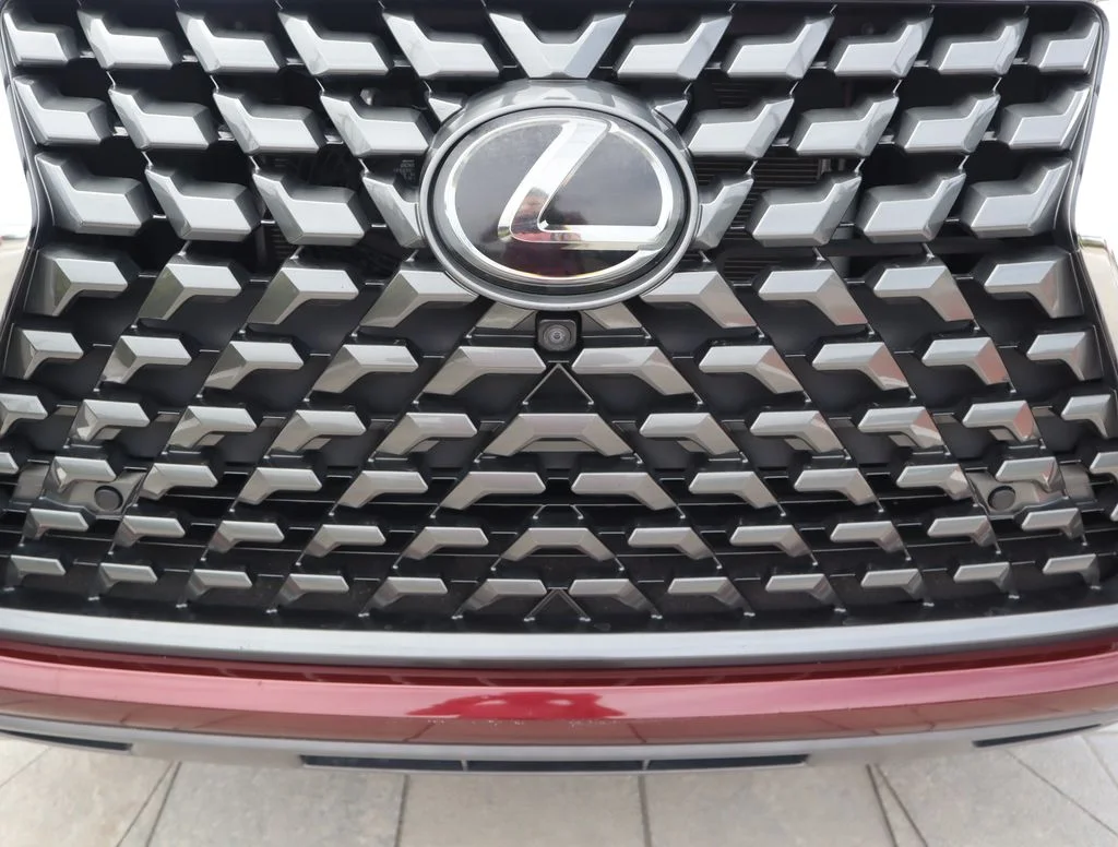 Used 2021  Lexus 460 Luxury image 12