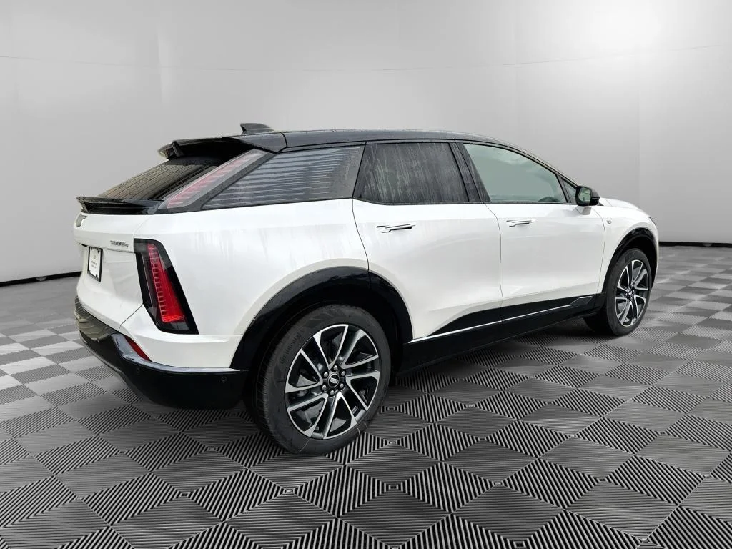 2025 Cadillac OPTIQ Sport 1 - Photo 3