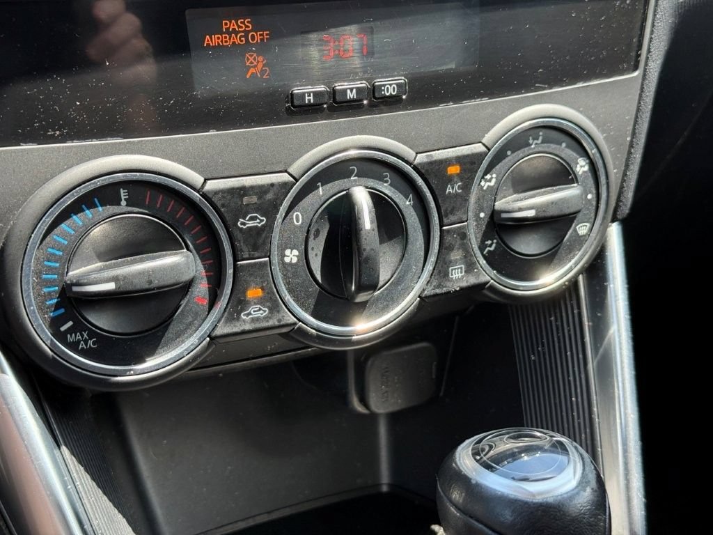 Used 2014 White Mazda Touring image 27