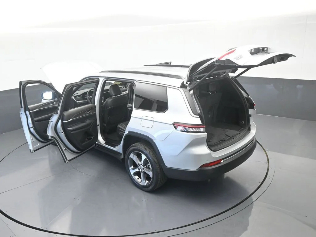 Used 2025 Silver Jeep Limited image 68