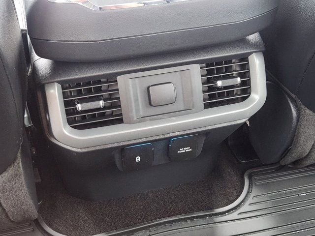 Used 2022 White Ford Lariat image 32