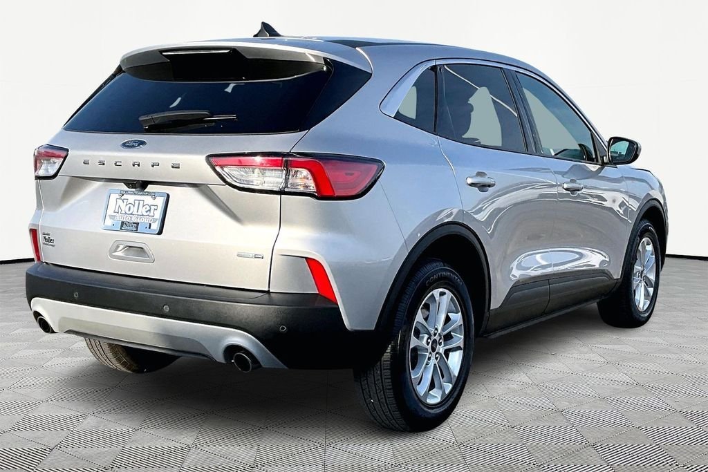 Used 2020 Ford Escape SE with VIN 1FMCU9G65LUB18957 for sale in Kansas City