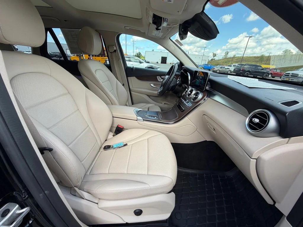 Used 2022 Black Mercedes-Benz GLC 300 image 51