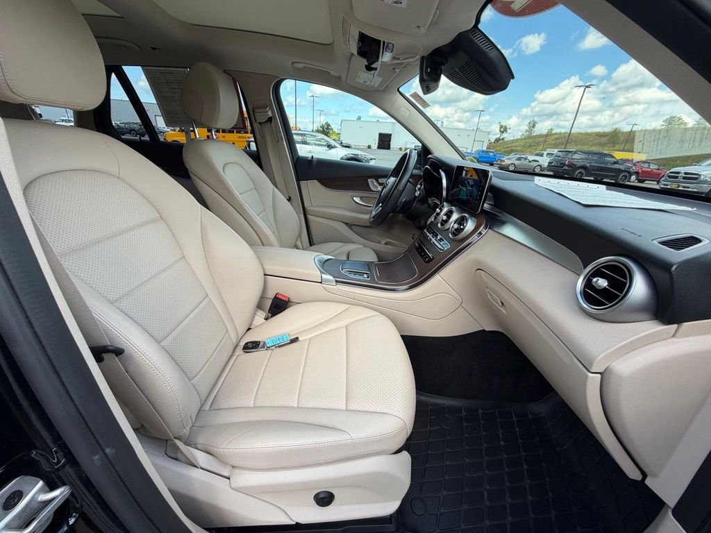 Used 2022 Black Mercedes-Benz GLC 300 image 51