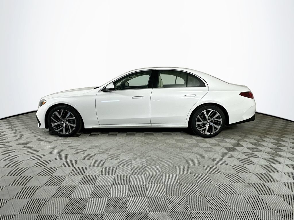 New 2026 MANUFAKTUR Moonlight White Metallic Mercedes-Benz E 350 image 37