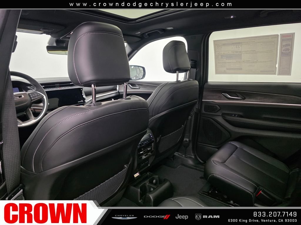 New 2026 Diamond Black Crystal Pearl-Coat Exterior Paint Jeep Limited image 14