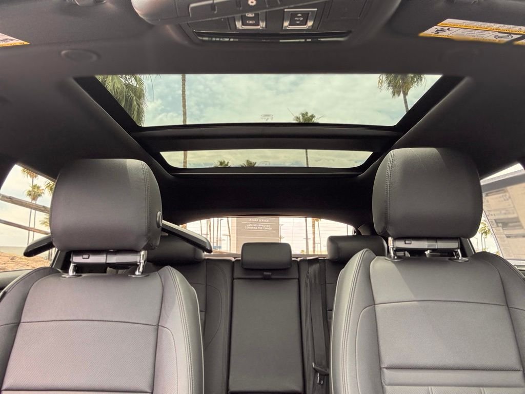 New 2026 Seoul Pearl Silver Land Rover Dynamic image 15