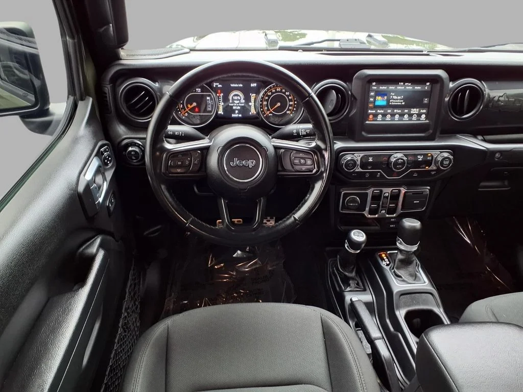 Used 2022 Green Jeep Sport image 4