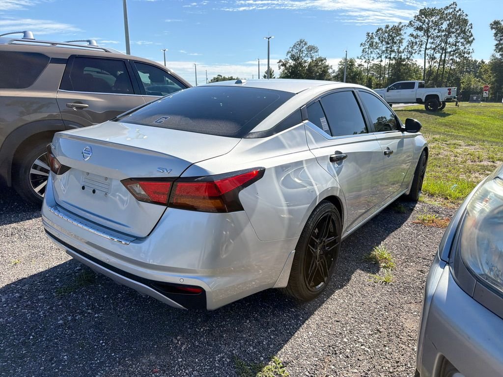 Used 2022 Brilliant Silver Metallic Nissan 2.5 SV image 5